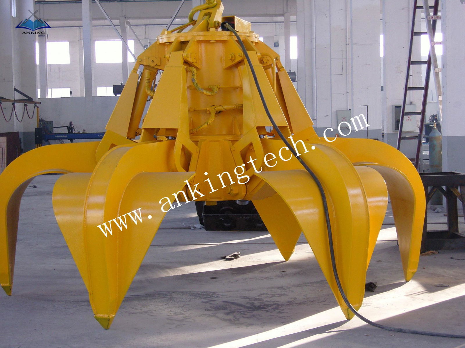 Electro-hydraulic orange peel grab 5