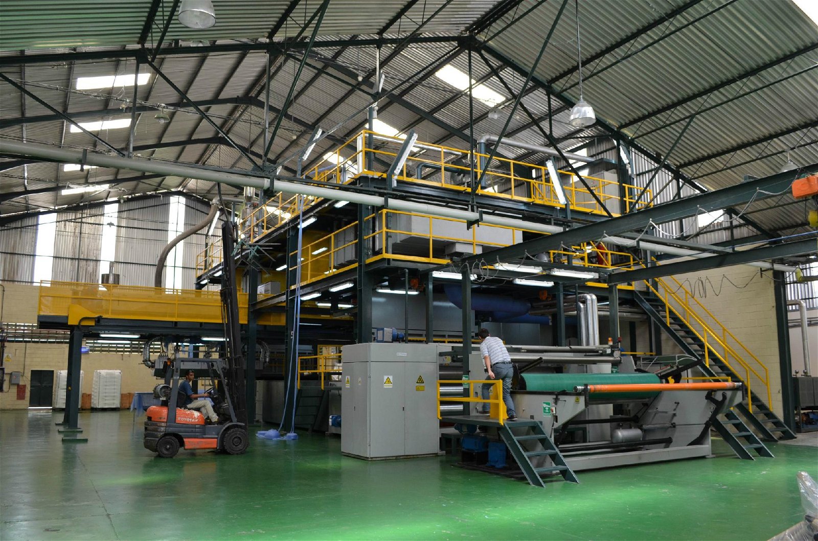 PP meltblown spunbond non-woven production line equipment and machinery 5