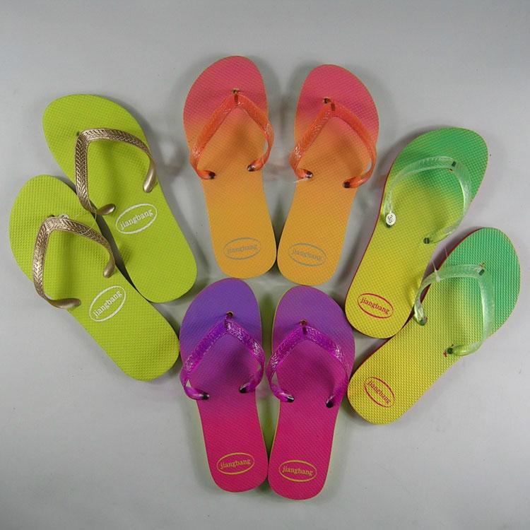 Customized fashionable diy logo summer rubber anti-skid beach slippers 2