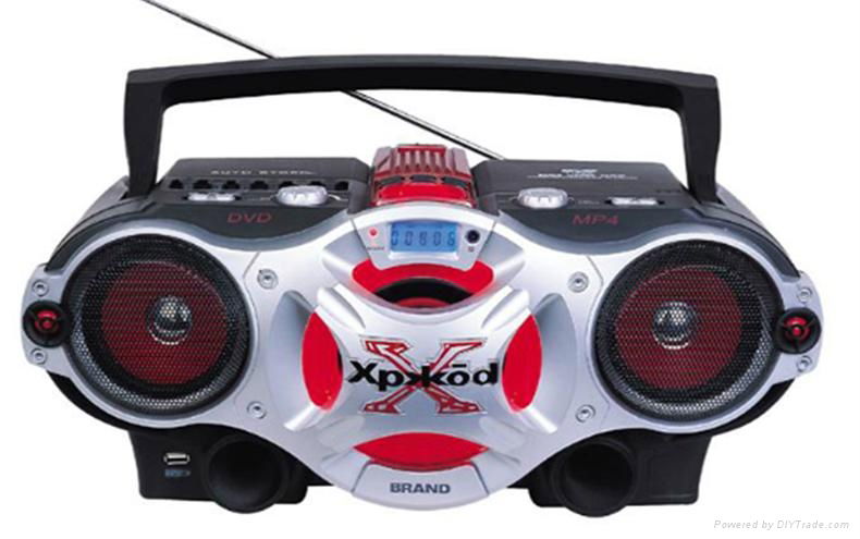 Portable CD/VCD/DVD boombox