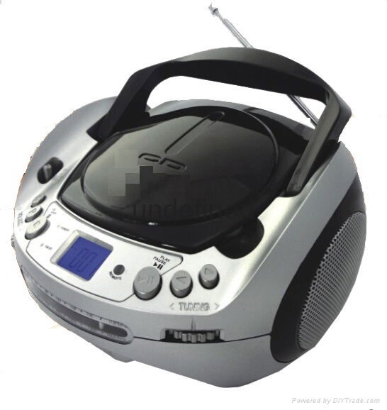 CD/radio boombox with MP3/USB/SD