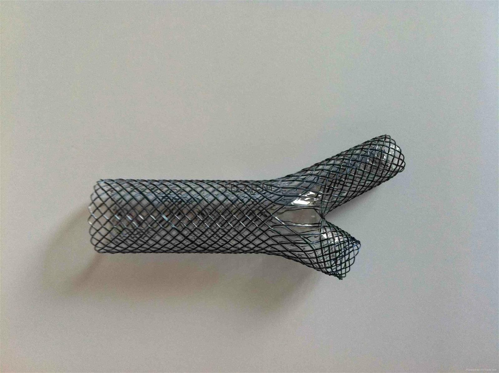 Disposable metallic covered  tracheal stent with Y shape