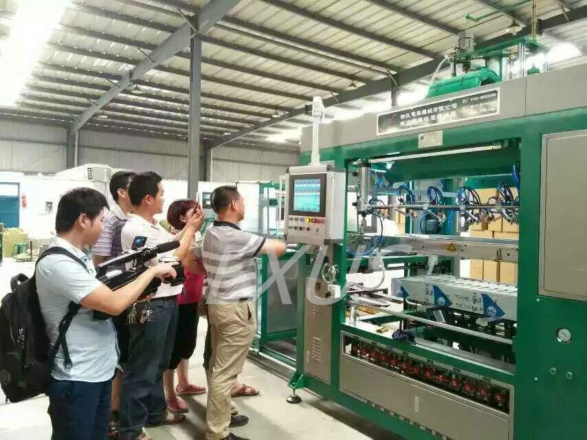 Intelligent system pp plastic tray cup lid forming machine 4