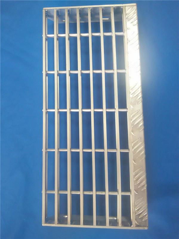 6063-T6 aluminum alloy/composite stair tread 3