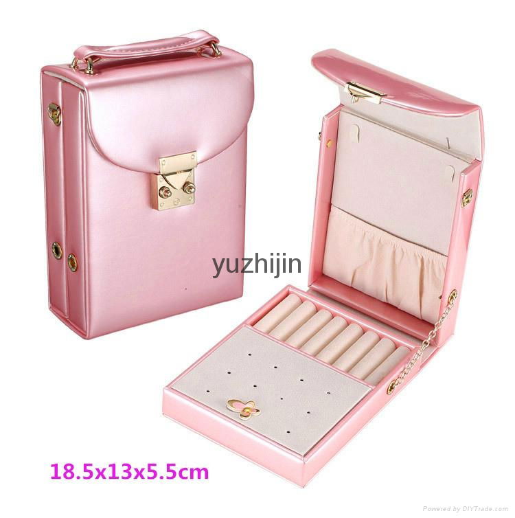 Portable creative leather jewelry box with Metal chain,