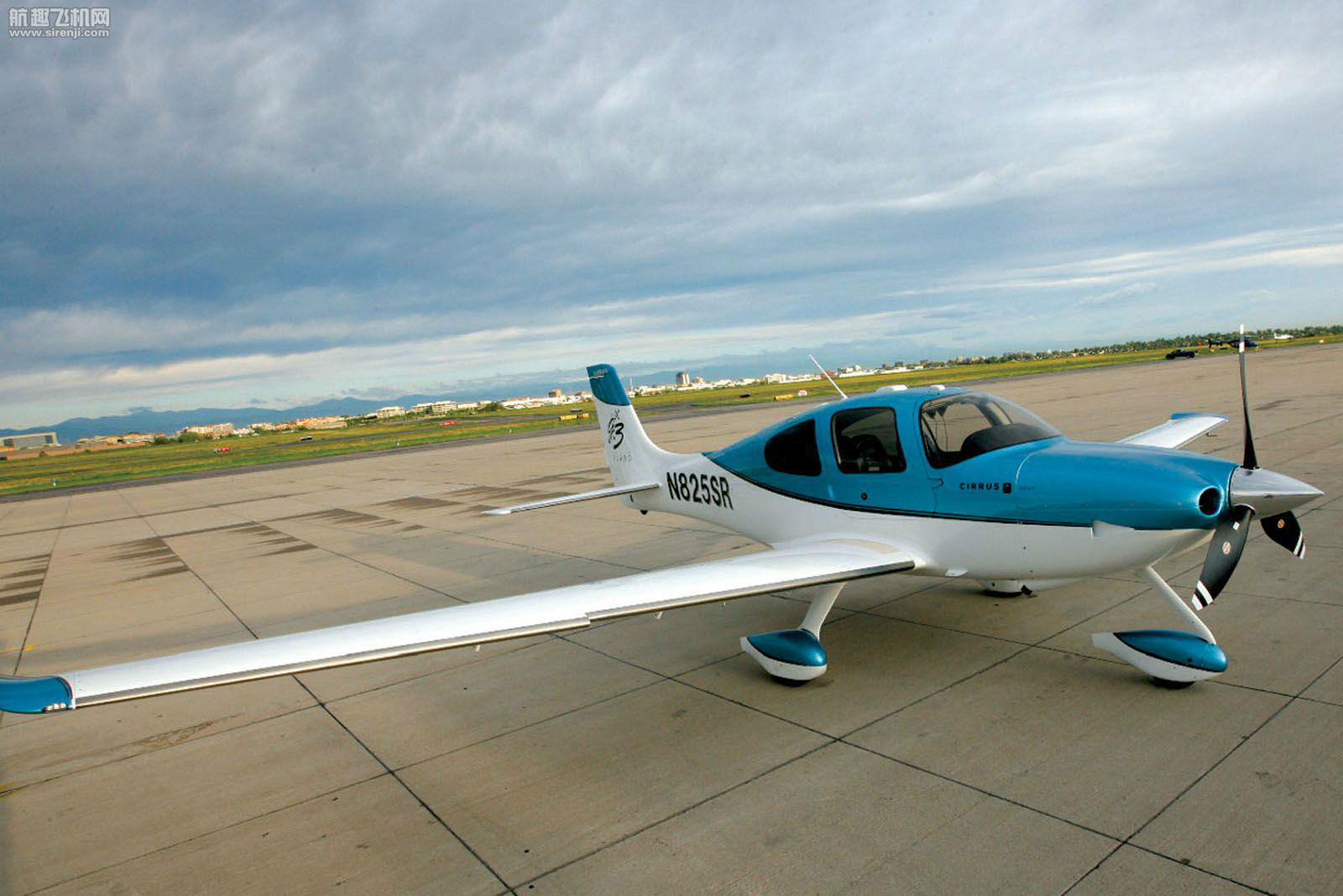 SR22  airplane 2