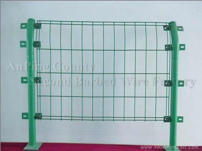 廠家直銷PVC包塑雙邊絲護欄網