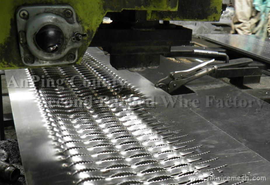 High Quality Antiskid Punching Plate 5