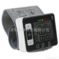 Intelligent voice wrist electronic sphygmomanometer charging