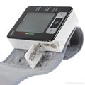 Intelligent voice wrist electronic sphygmomanometer charging 4