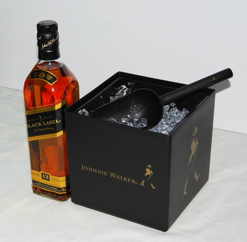 Johnnie Walker plastic double layer ice bucket with lid 3 Liters CF