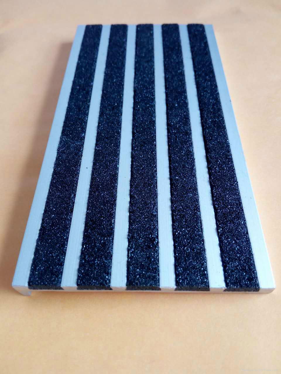 slip-resistant aluminium stair nosing for carpet 4