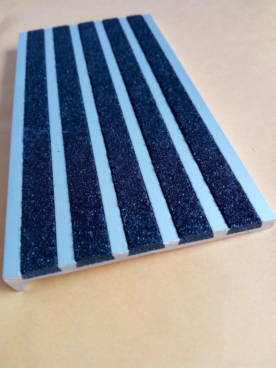 slip-resistant aluminium stair nosing for carpet 5