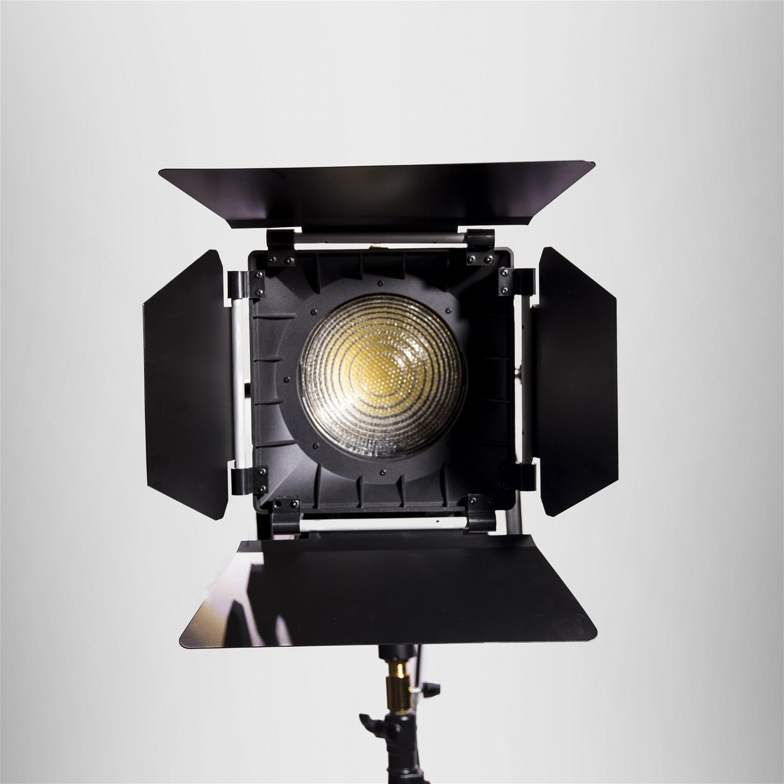 Bolang LED fresnel light 200W film shooting lighting 2