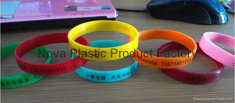 Hand Bracelet Silicone Wristband Keychain 4