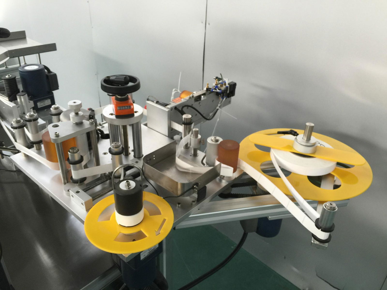 High Speed Rotary Labeling Machine 2