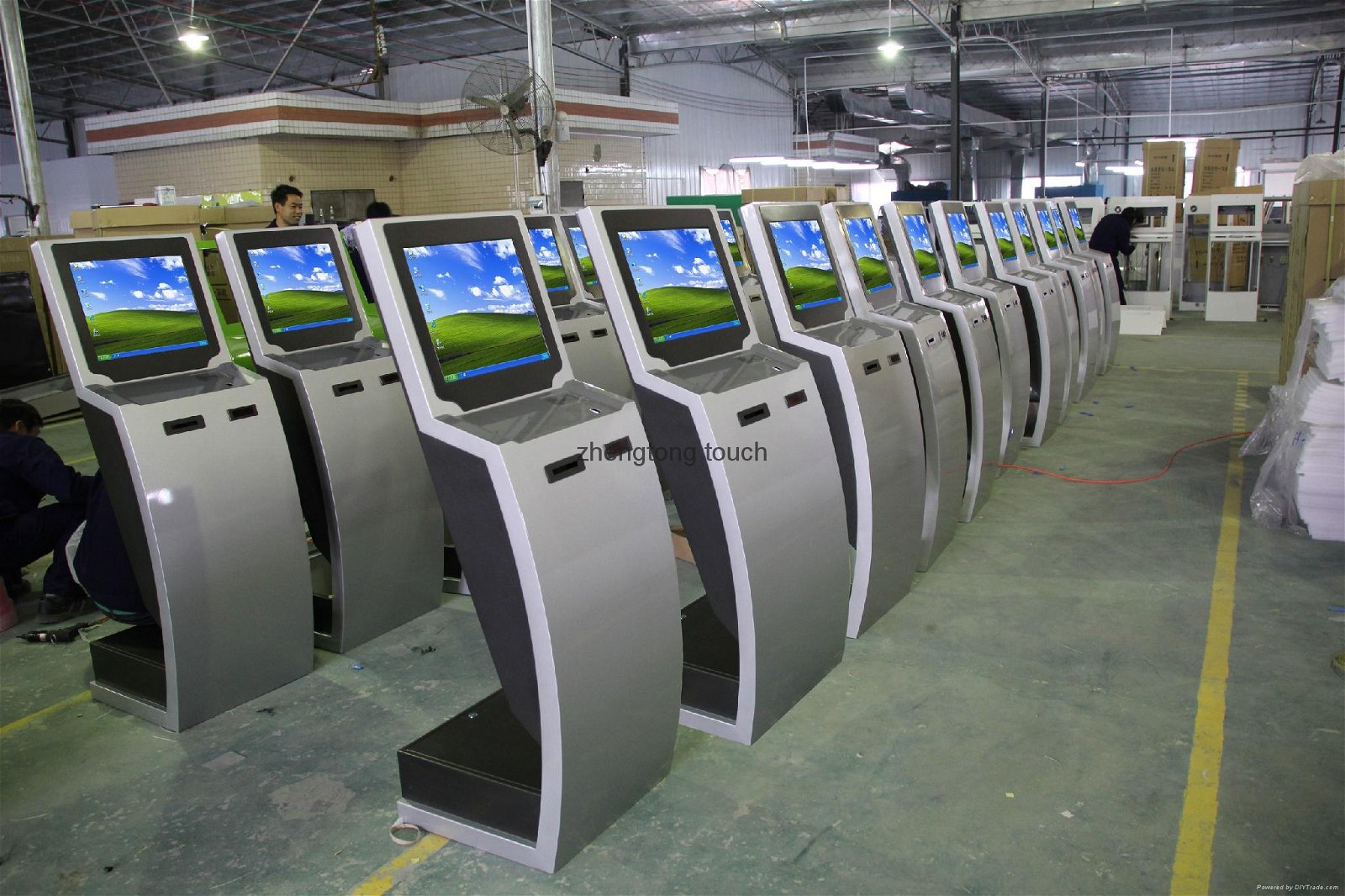 floor standing HD touch screen airport/hotel lobby adertising kiosk 3