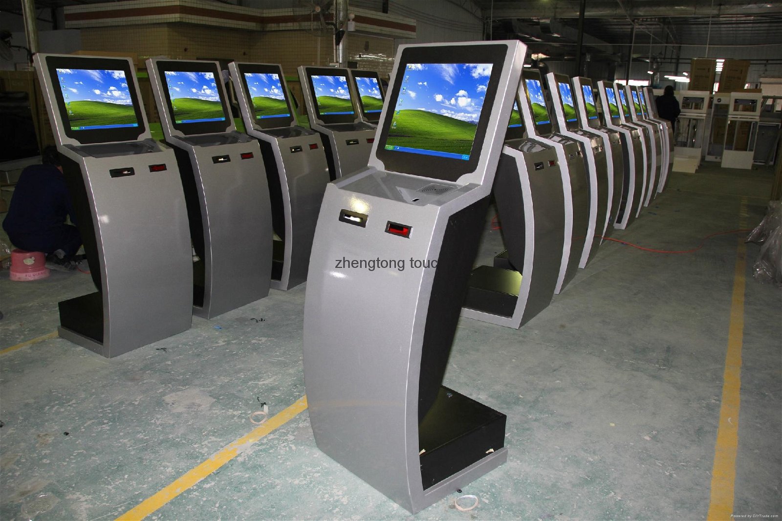floor standing HD touch screen airport/hotel lobby adertising kiosk 4