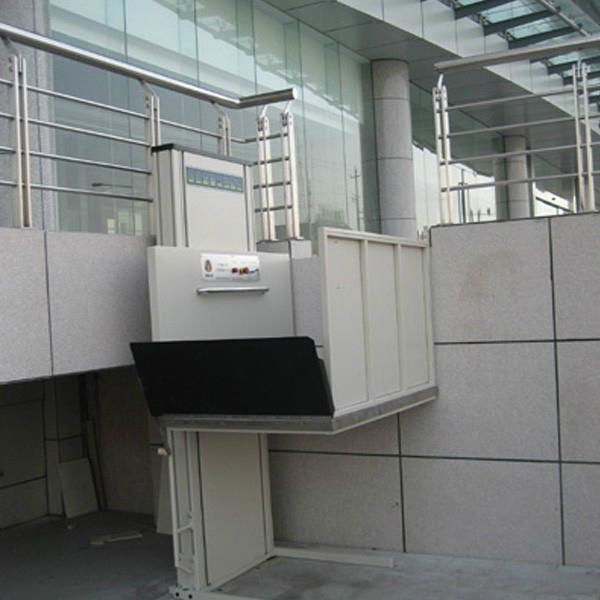 Hydraulic Wheelchair Lift used at Home 3