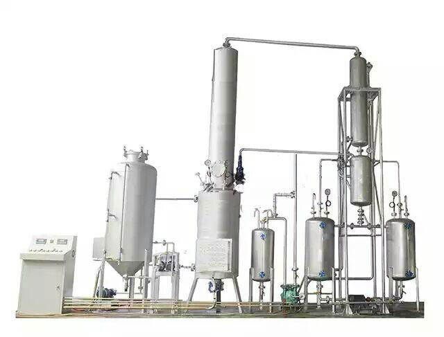 Extreme negative pressure waste oil distillating device 2