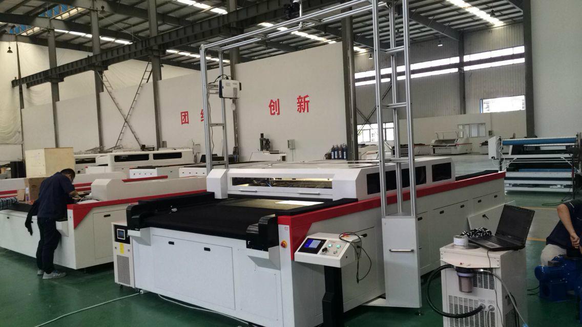 Sublimation Fabric Laser Cutter for Sportswear 3