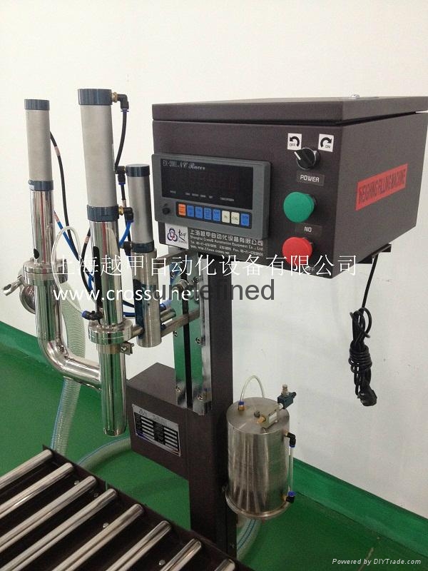 Semiautomatic Lubricant Oil Weighing Filling Machine FMSW CrossQ