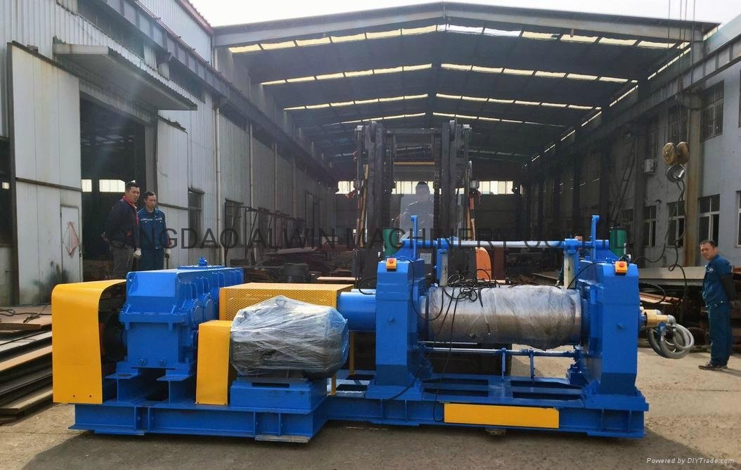Open rubber mixing mill
