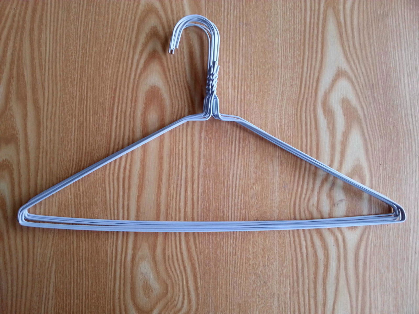 Plastic powder coated hanger 3