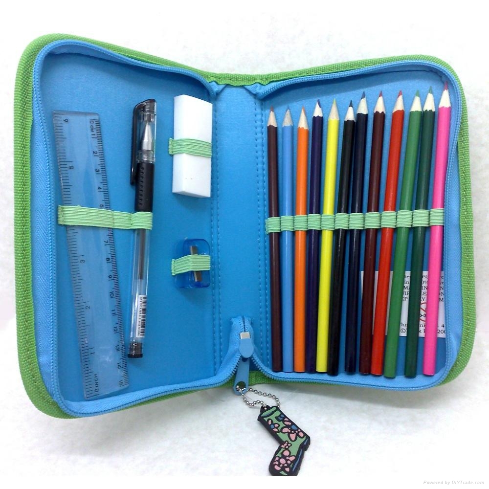 Pencil 2 case. Пенал. Пенал детский. Маленький пенал для ручек. Ручки в пенале.