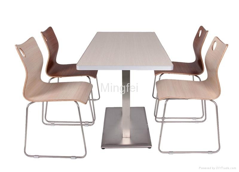 Restaurant Table with four chairs 4