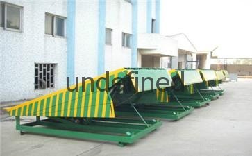 stationary dock leveler used for load  and unload container 1