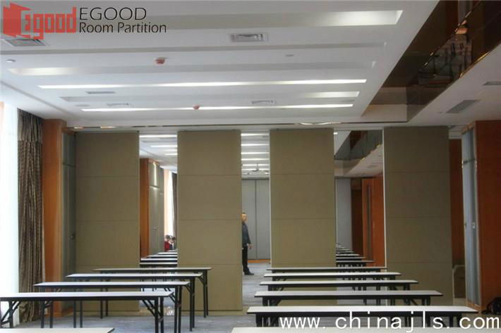 Acoustic movable partition wall 4