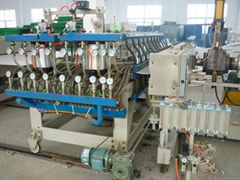 Corrugated plastic sheet extrusion