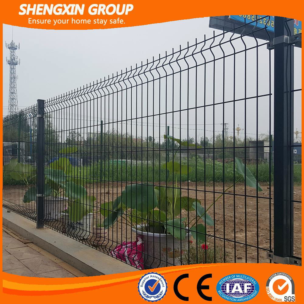 Cheap Price Powder Coated Iron Wire Mesh Fence Field Fence 2