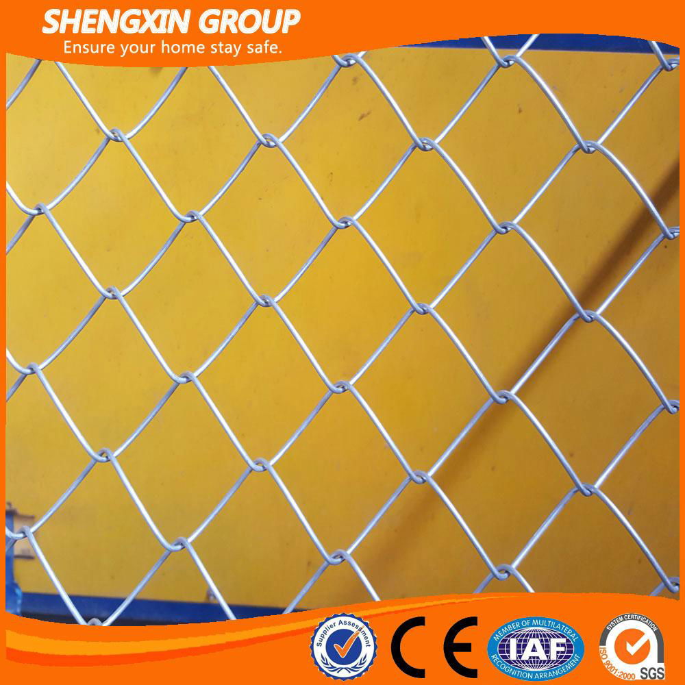 Chain link wire mesh netting