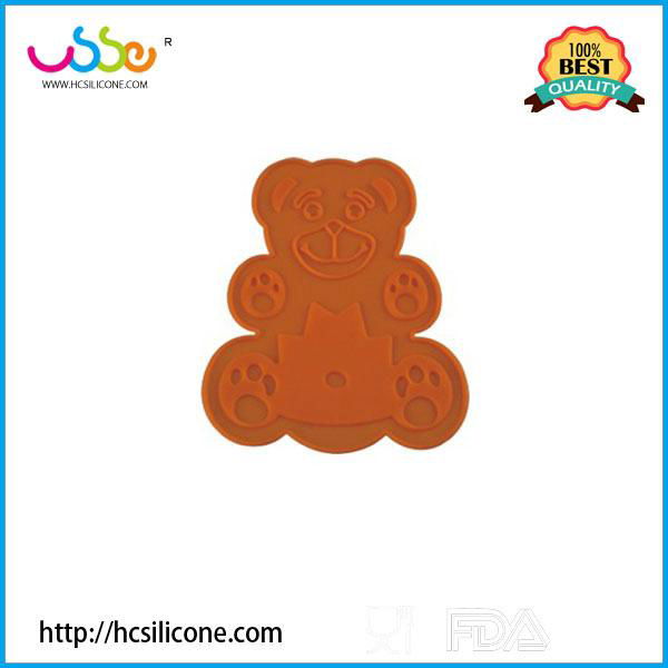 Bear shape heat insulation silicone pad for kids