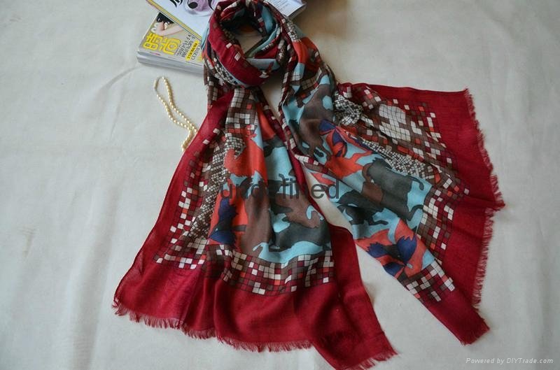 客户定制女士高品质数码喷绘印花羊绒围巾 2
