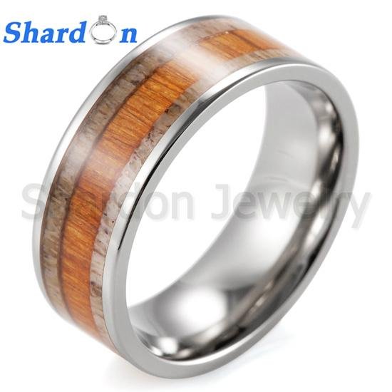8毫米宽镶木和天然鹿角的钛结婚戒指