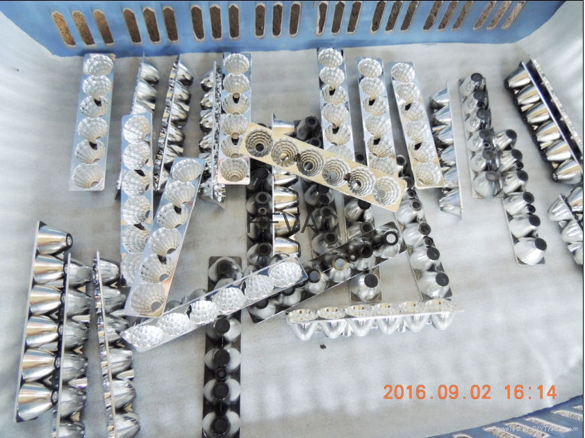 Aluminum filament evaporation vacuum coating machine for ornament product  2