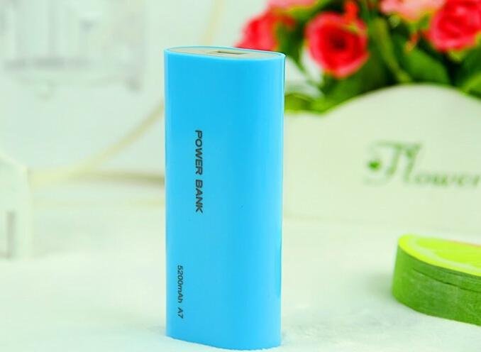 New Design 5200mAh Portable Power Bank with CE FCC RoHS Certificate 3