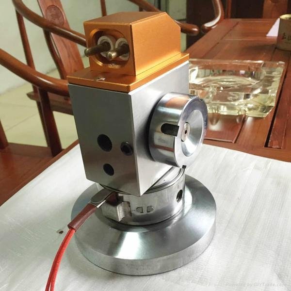 wire extrusion head for small solid skin wire 