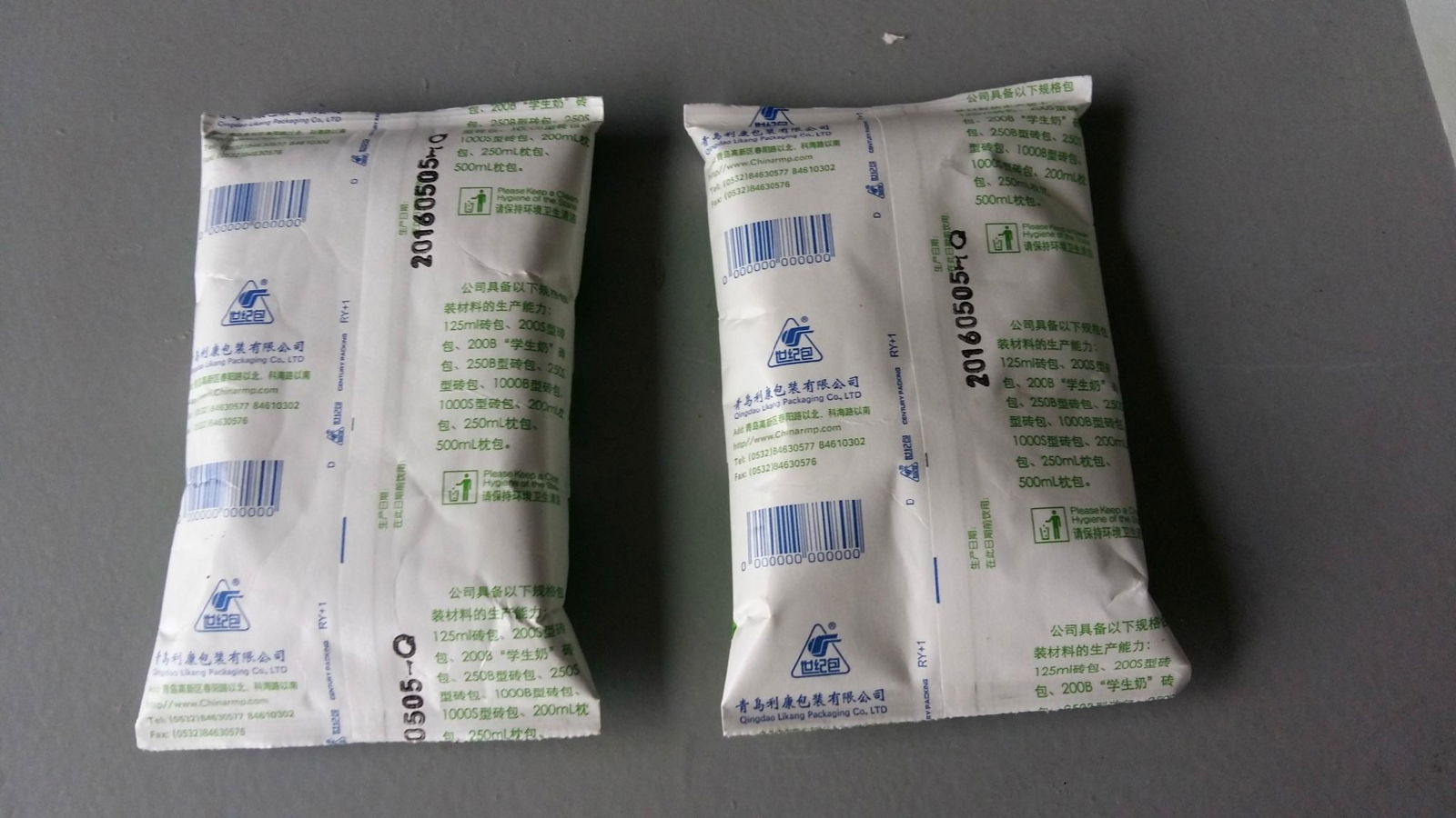 Liquid packaging material in pillow shape 2