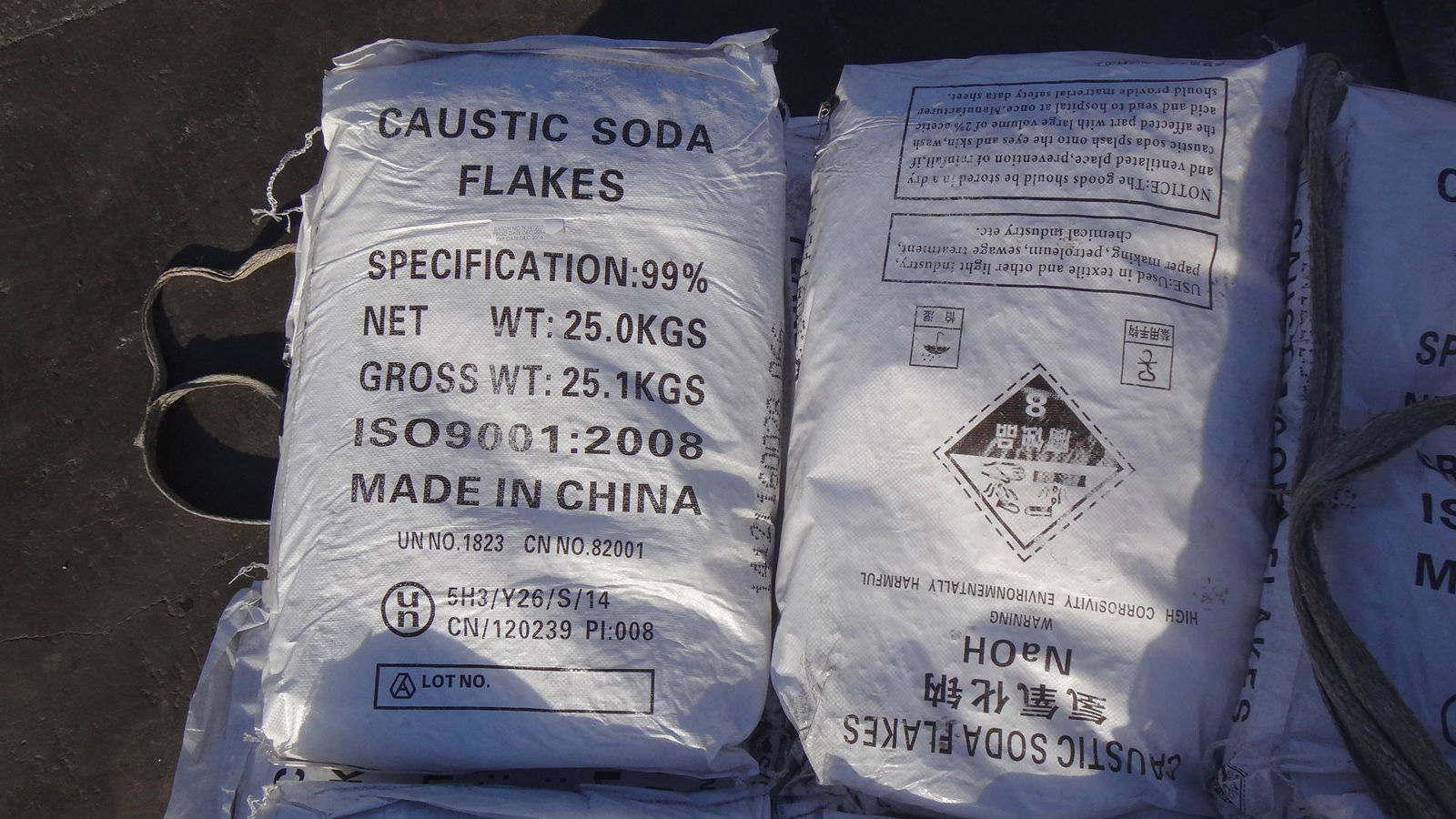 Caustic soda flakes pearls 99% 5