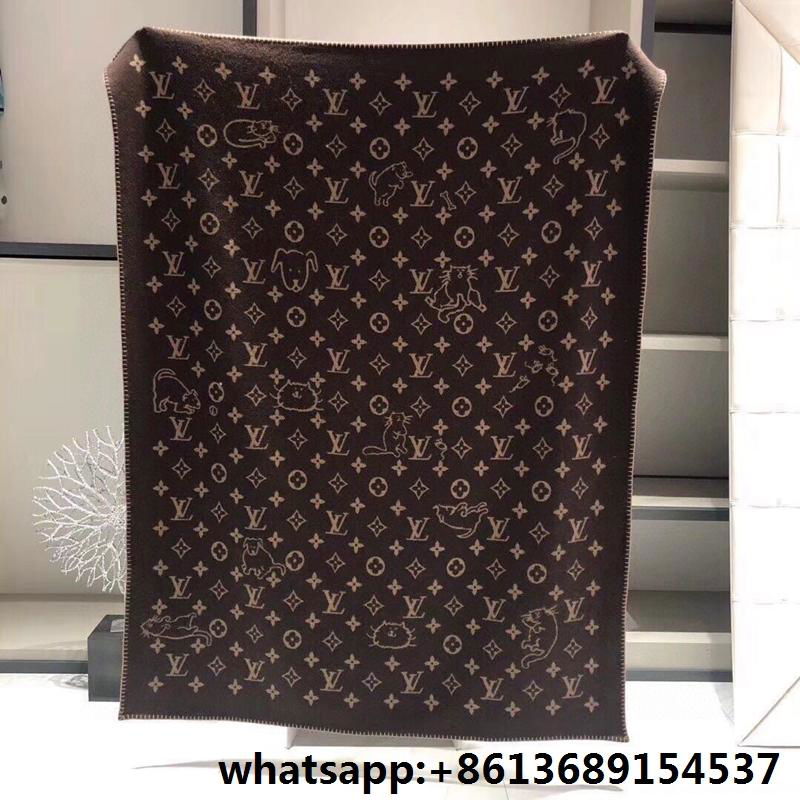               brown pattern fleece blanket,    lanket,    eo monogram blanket,lv 2