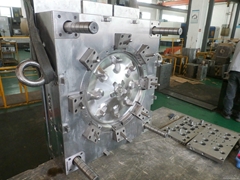 Plastic injection mould