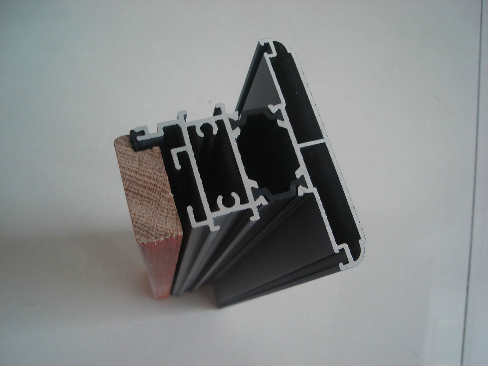 Aluminium Extrusion Profiles 3