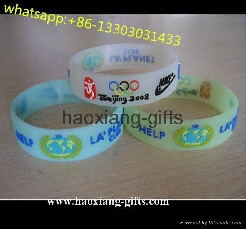 Europe Regional Feature and Folk Art Style glow in dark silicone wristband 3