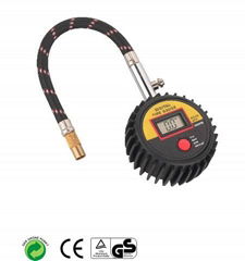 Digital tire pressure gauge