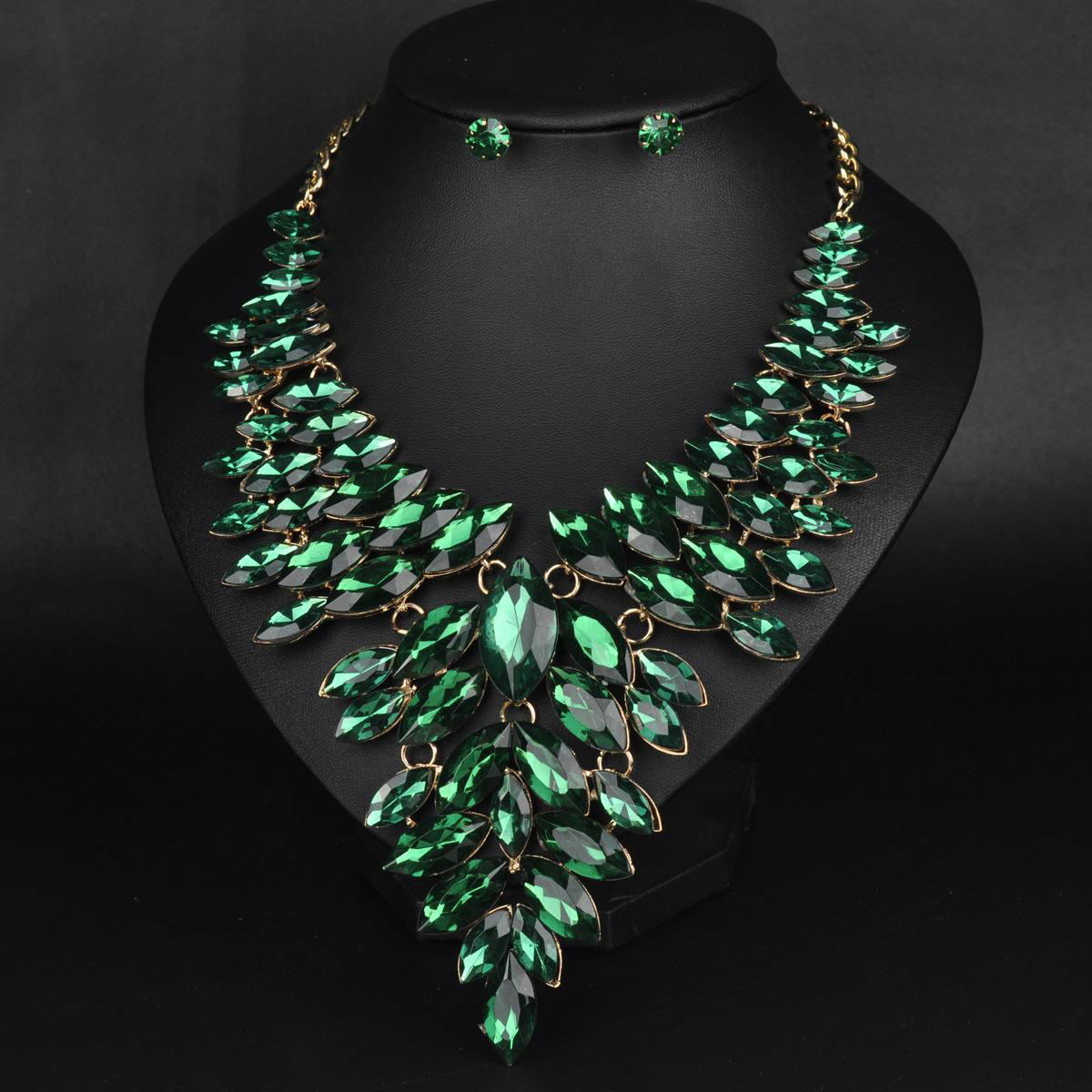 Exaggerated high-grade crystal palace long necklace 3