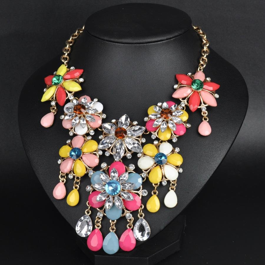 Exaggerated flowers crystal tassel necklace